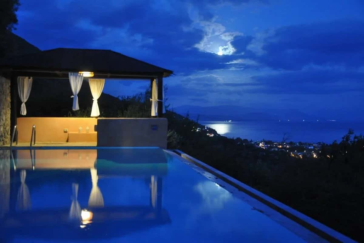 Stunning Villa with Amazing Views in Great Setting
