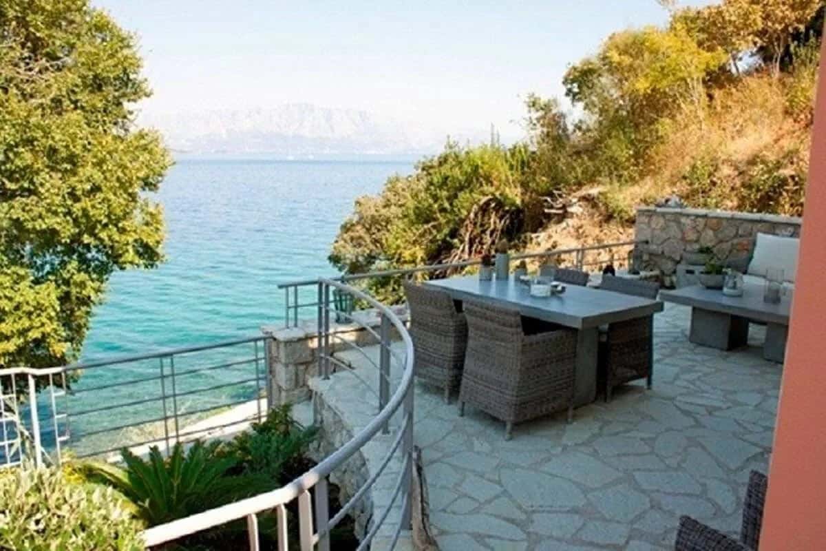 Semi-Private Beach soo... beautiful Seafront Villa