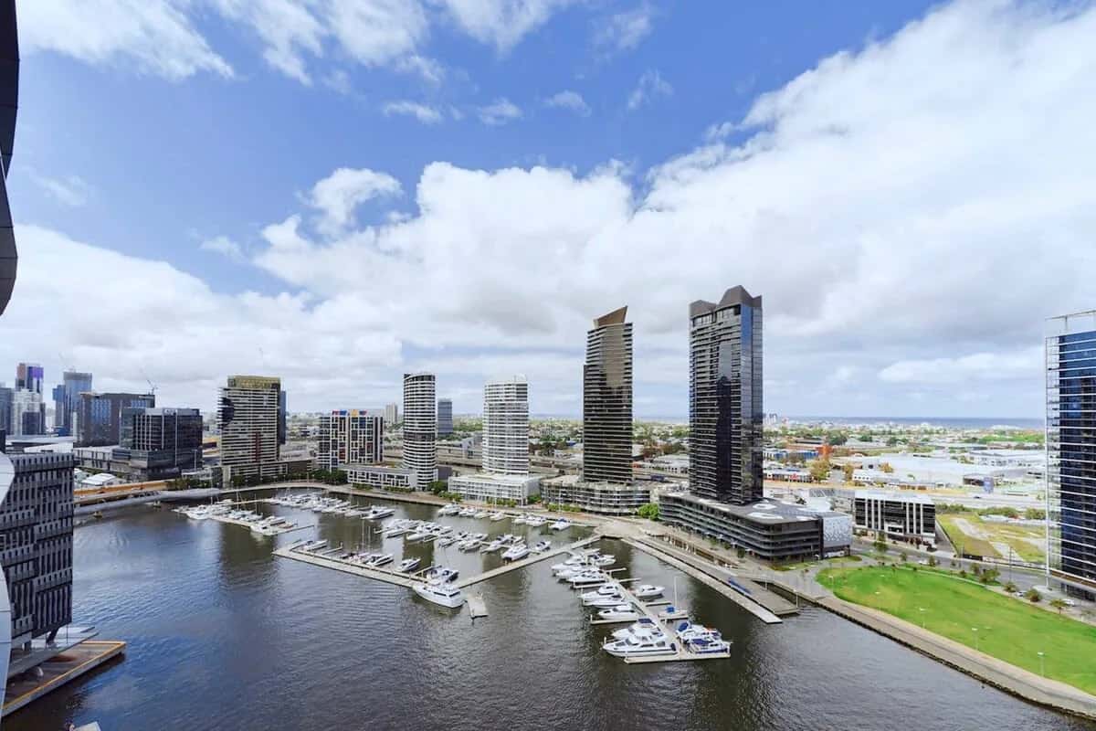 Brilliant Victoria Harbour View Apt Free Parking
