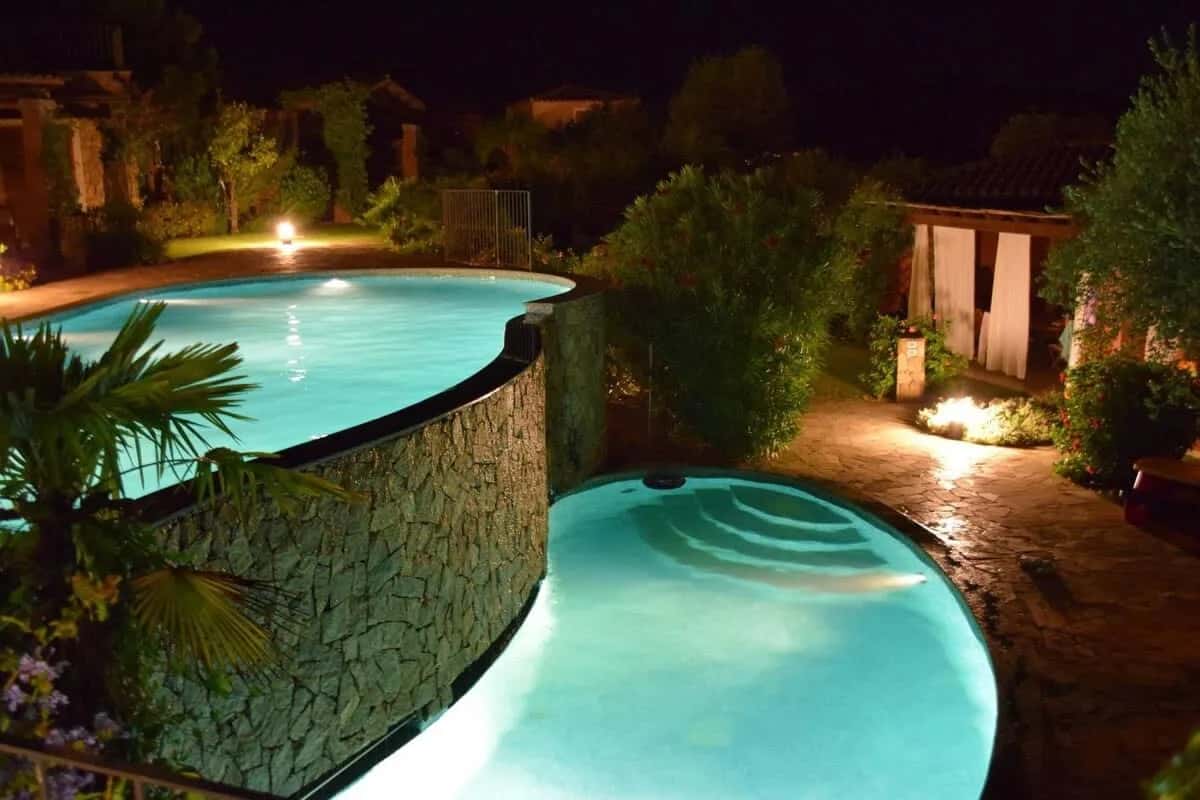 Villa with front pool & 5 stars hotel services