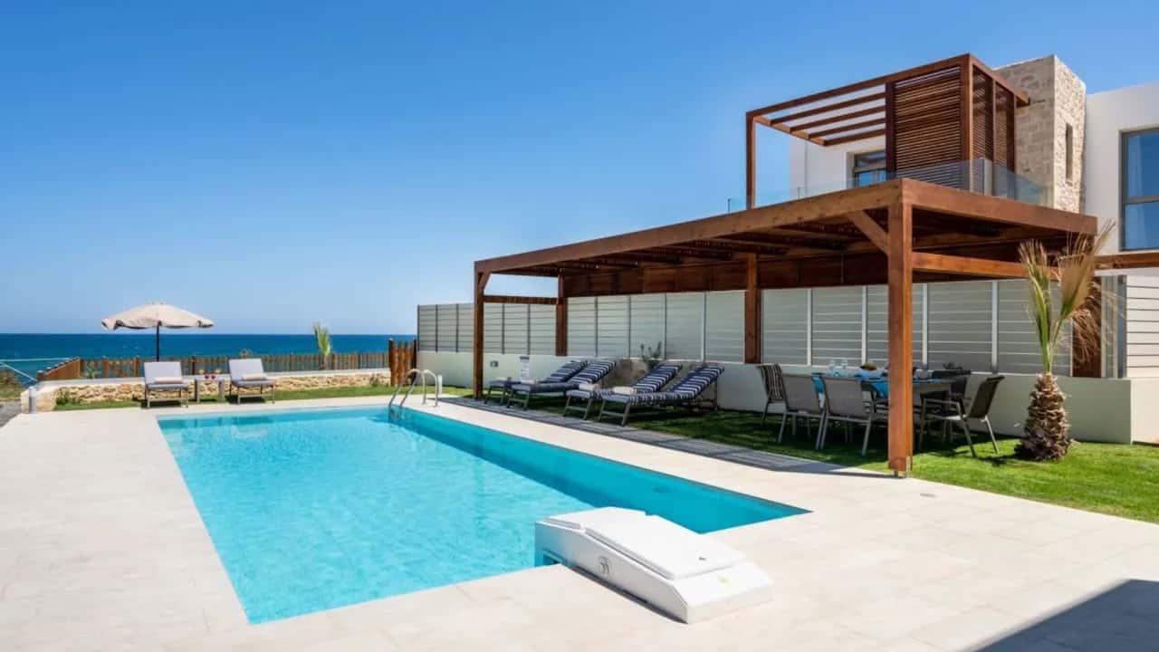 Amazing Villa in Crete Right in Front of the Beach