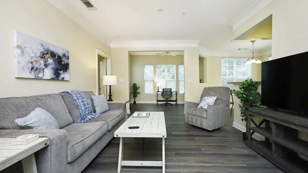 Cary Oasis with King Bed and Pool