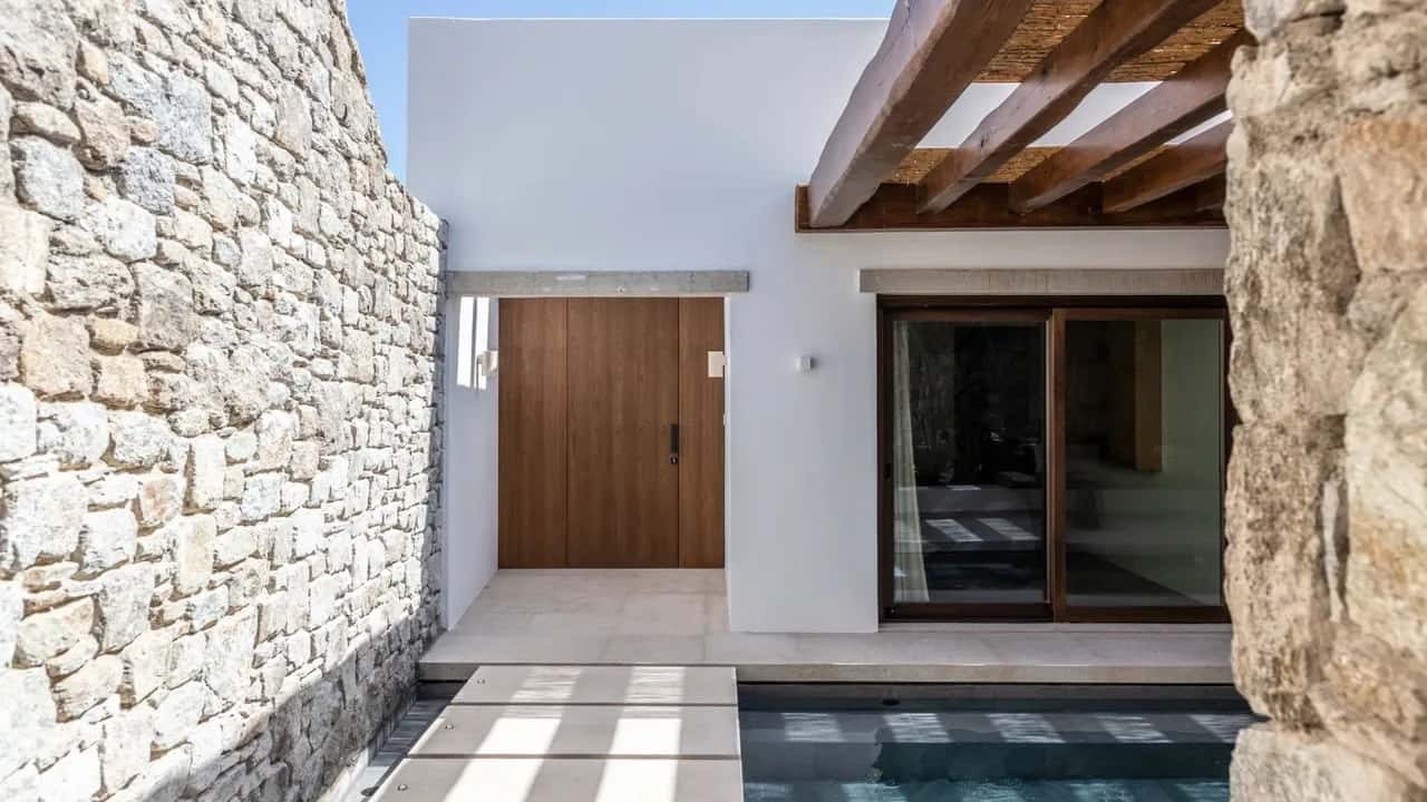 Exquisite Luxury Villa Atop The Hill Of Psarou Bay