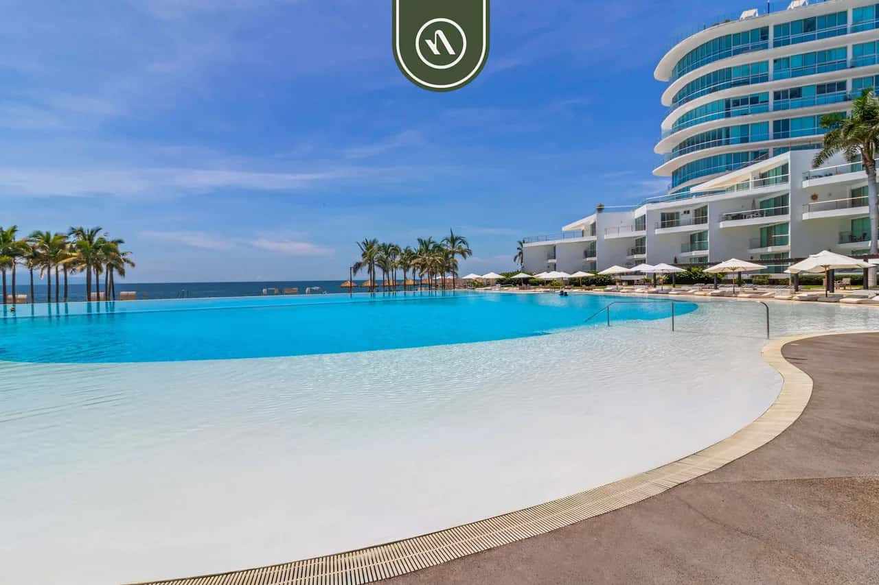 Oceanview 1 BR Condo with Private Beach - Pools