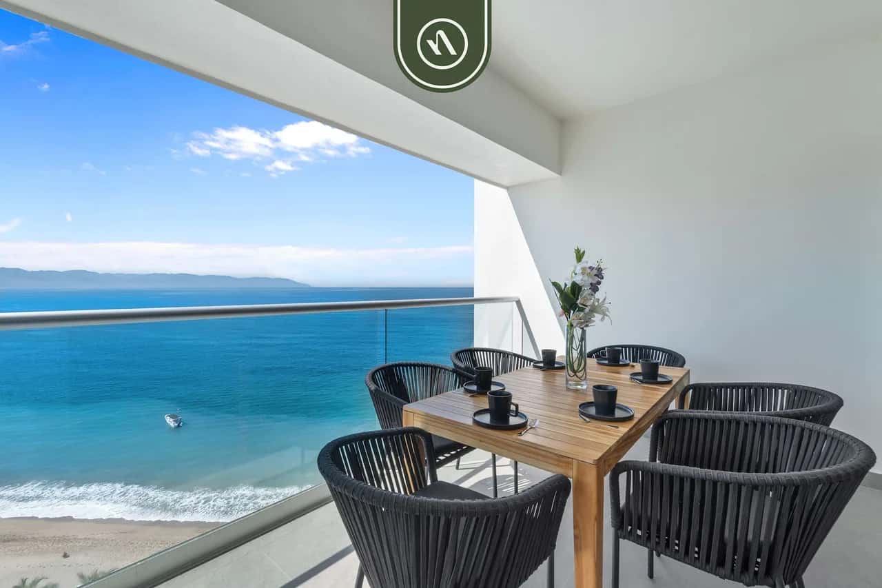 New Oceanfront 2 BR Condo - Gym - Beach - Pool