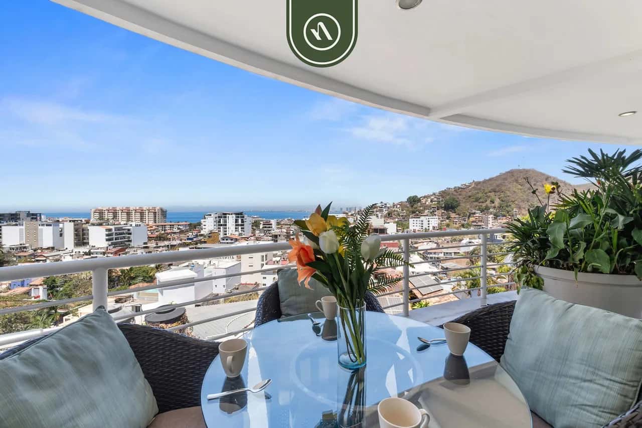 Stunning 2 BR Condo - Oceanview Terrace - Downtown