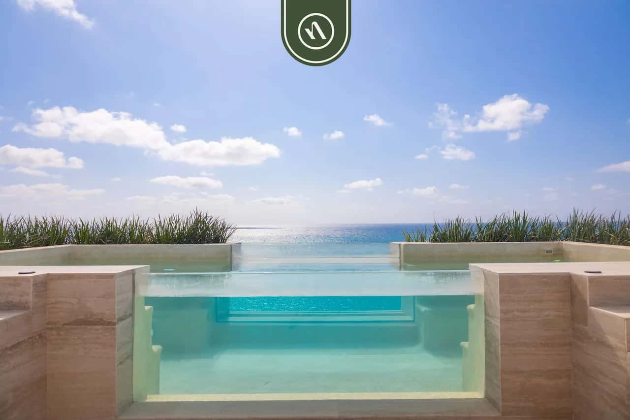 Beachfront 2BR Condo - Stuning Rooftop Pool 