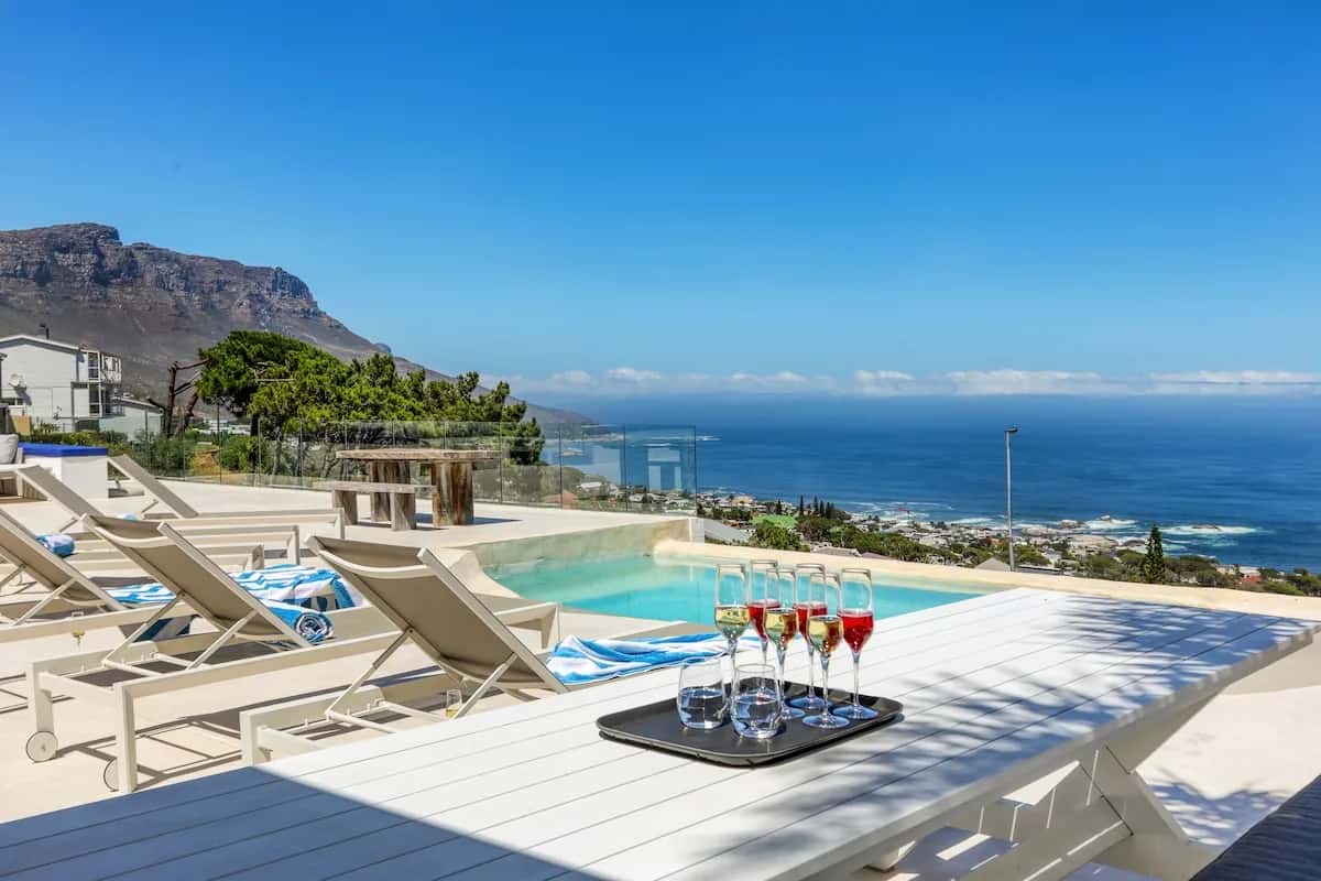 Two Views - 8 Bedroom Villa in Camps Bay & Hot Tub