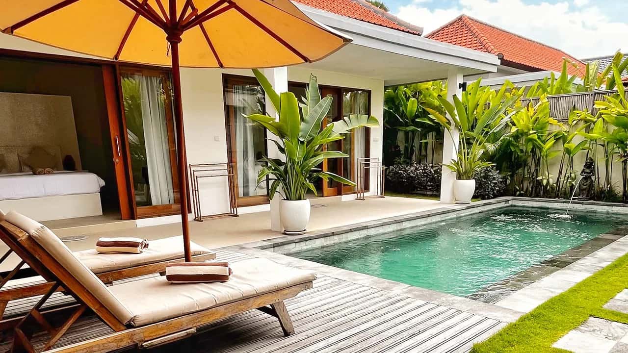 Stylish Seseh Suite Near Beach with Shared Pool