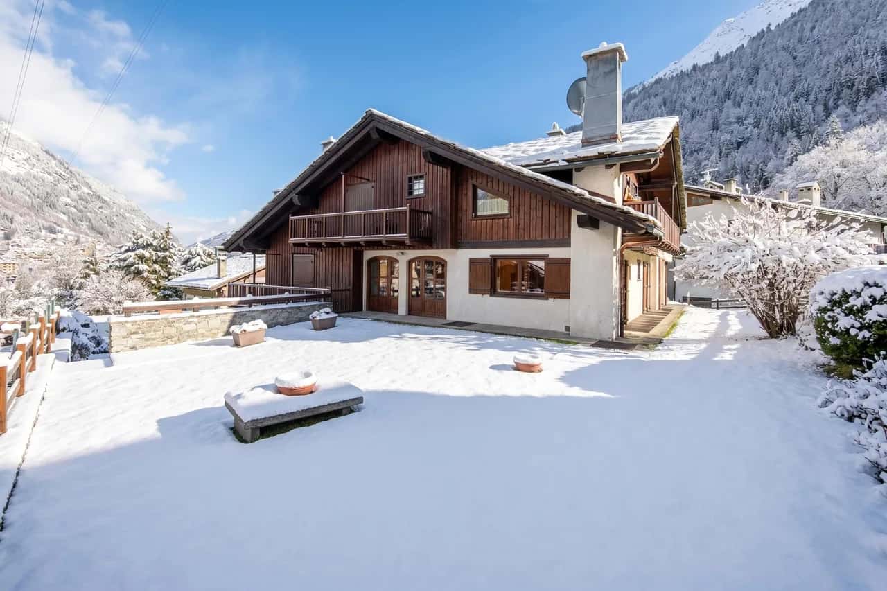 Family Apartment Steps From Ski Lifts