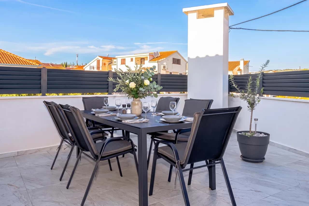 Apartment With Balcony And Parking 2