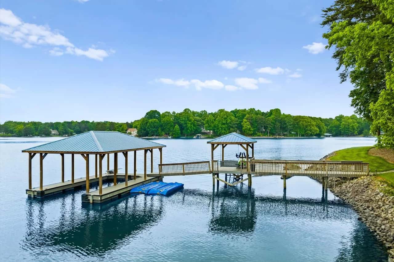 Grand Bay w/Hot Tub, 440' Shoreline & Optional Boat Rental