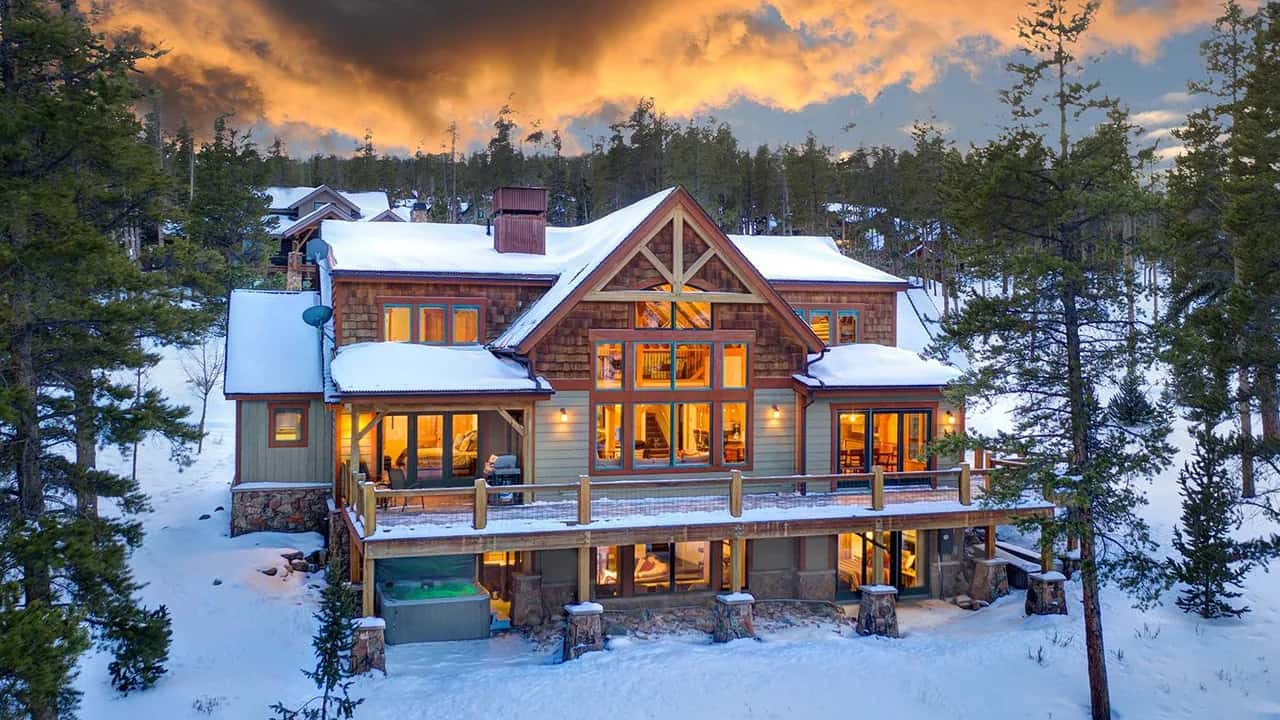 Moose Tracks Lodge