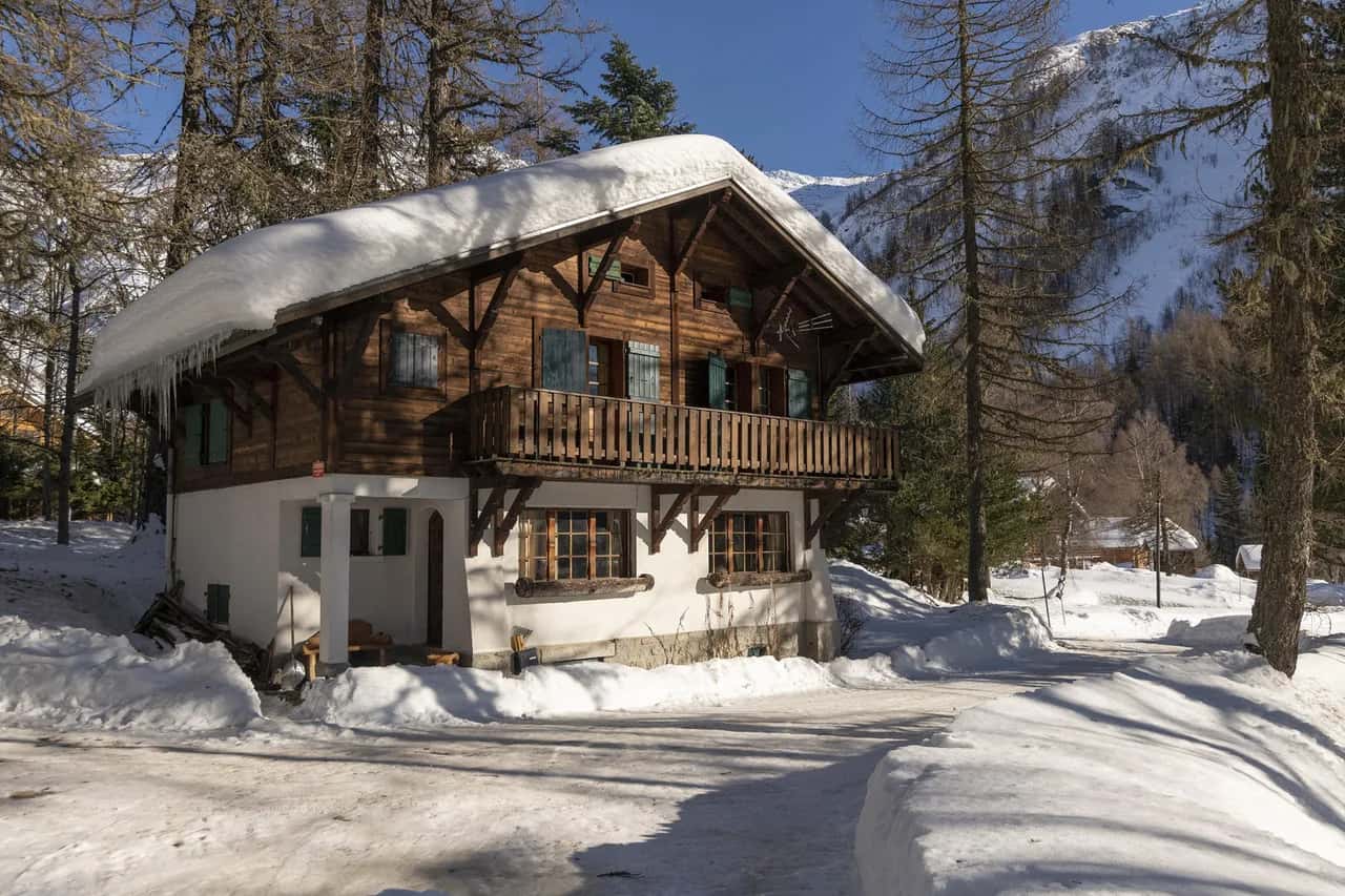 Chalet Ecureuil Family retreat w/ Garden & Fireplace