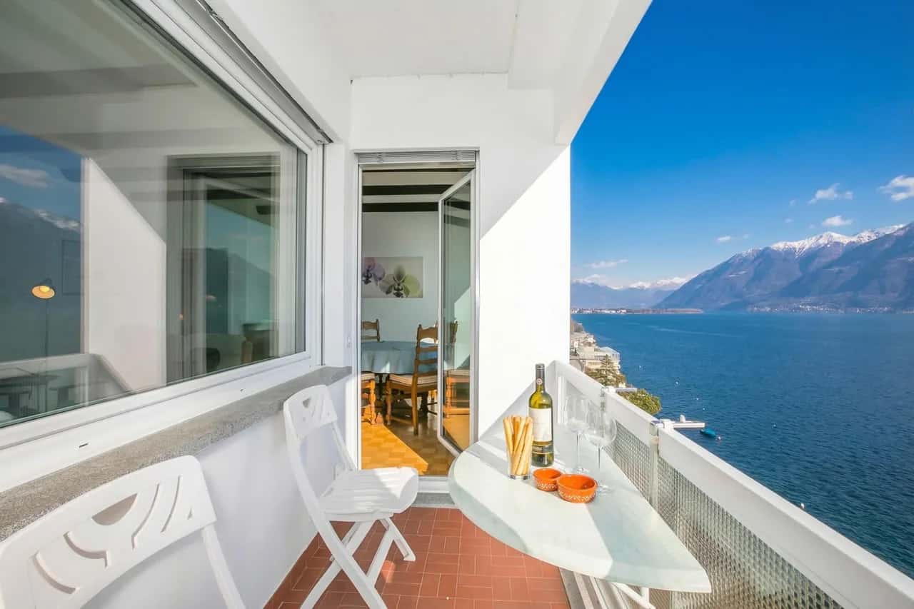 On the Lake 2BR with Garage in Porto Ronco