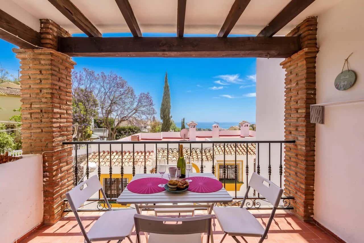 Tranquillité Ensoleillée avec Piscine