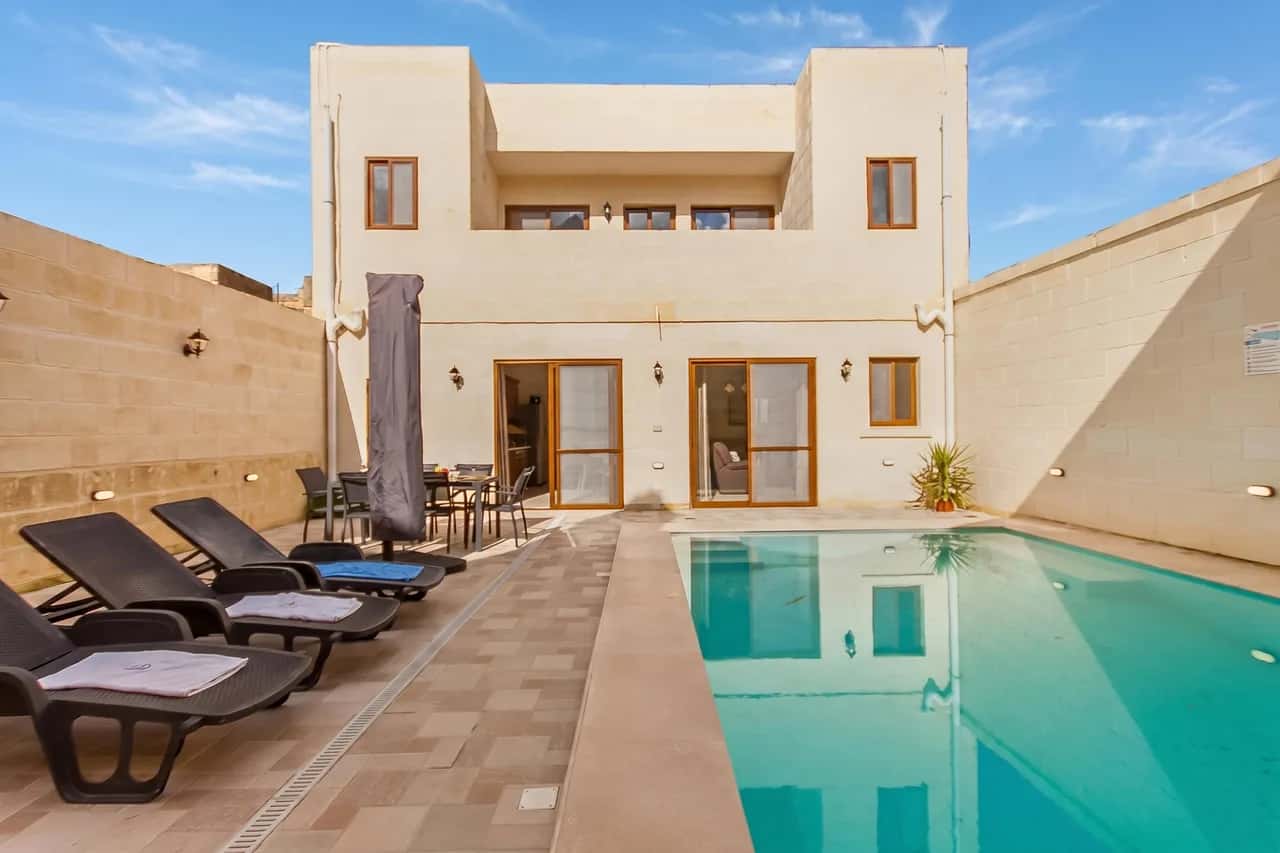 Nadurin, villa gozitana de 7 dormitorios y 2 piscinas