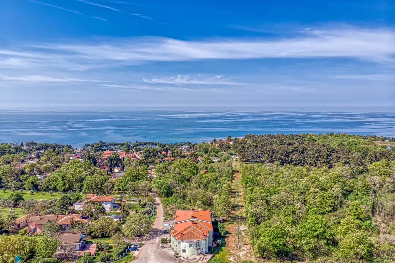 Sea Breeze Residence Mariella