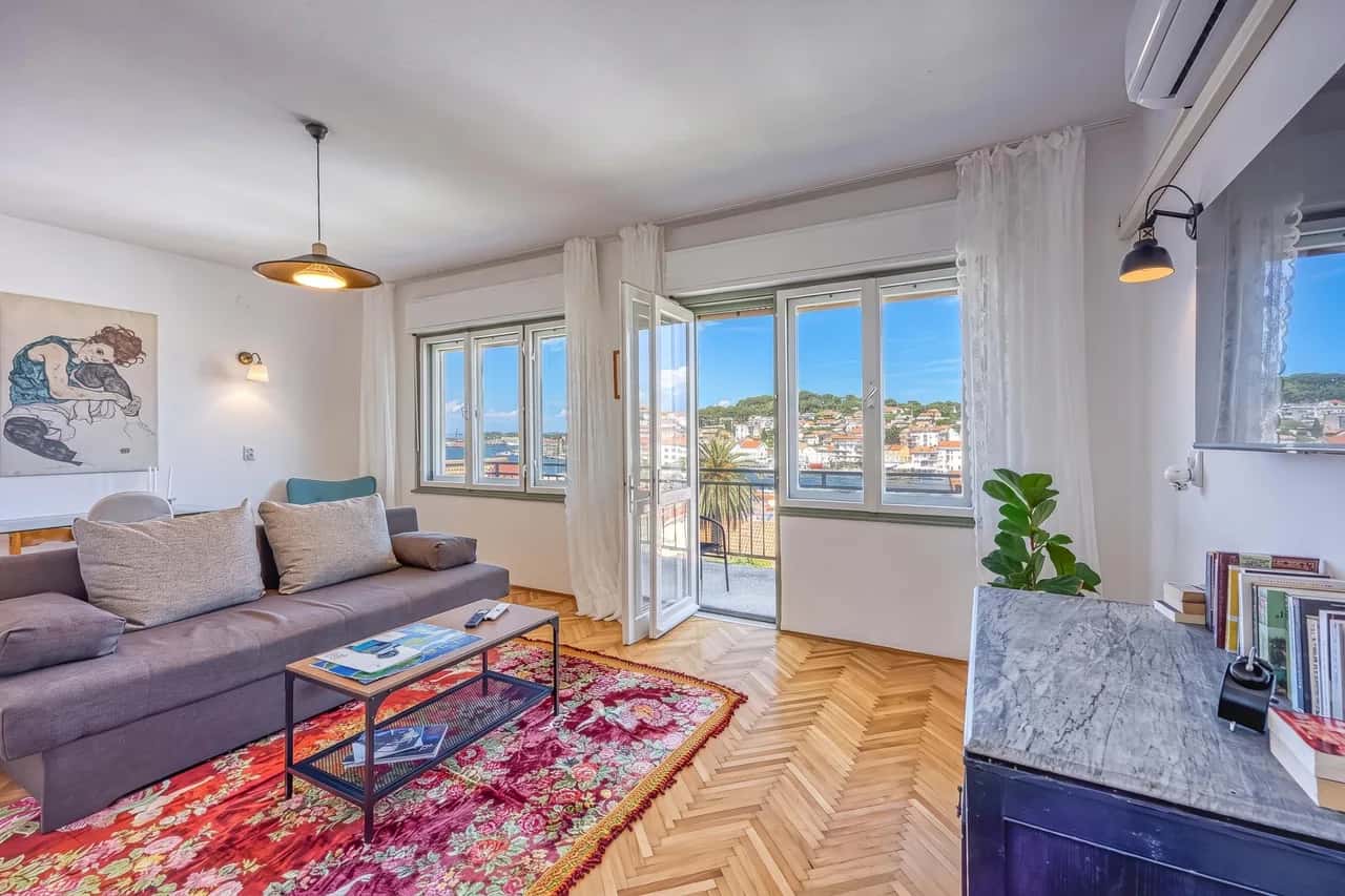 Enolabee Harbour View Apartment