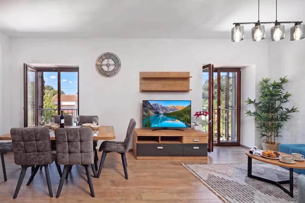 Seafront Apartment Nana 1