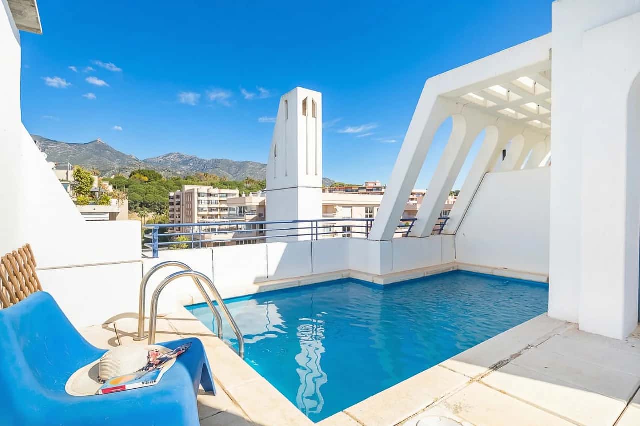Marbella pool House PH24 on sea shore