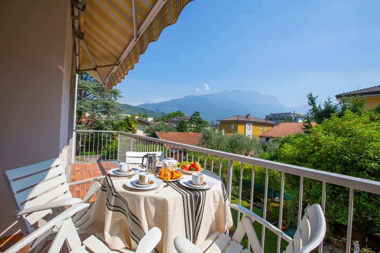 Appartamento Emma mit Terrasse in der Nähe des Sees