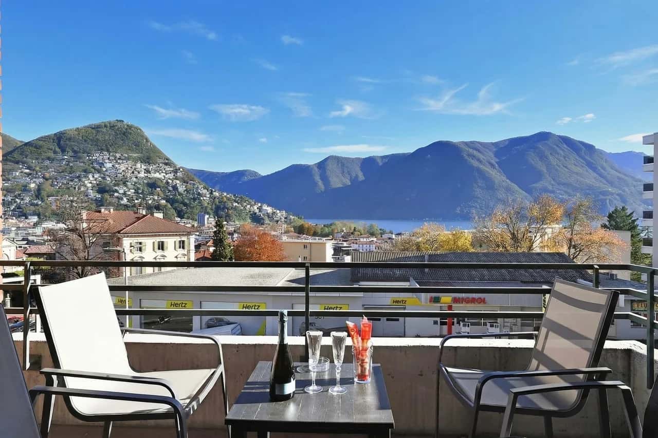 Santiago Home con Balcones con Vista al Lago