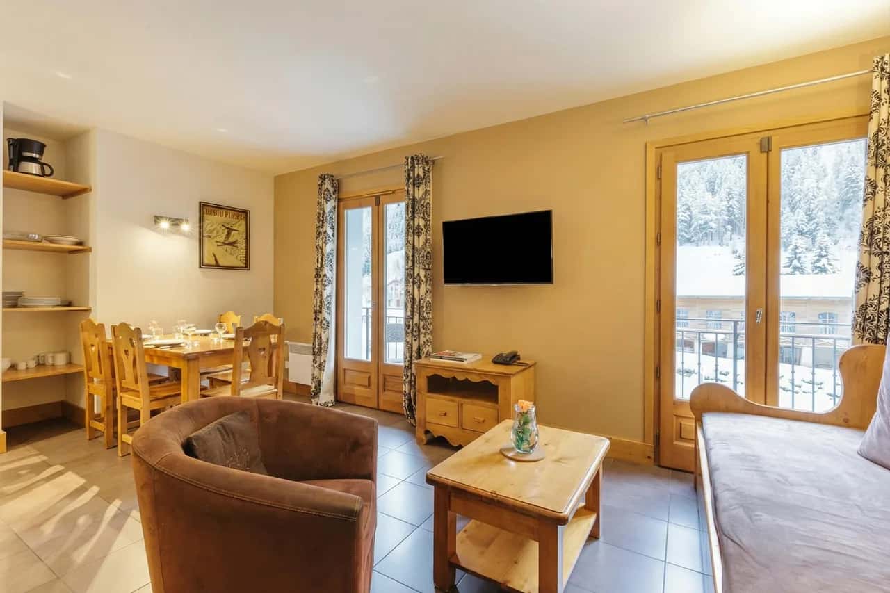 V Buet 33: Neben dem Skilift; Pool, Sauna & Fitnessraum