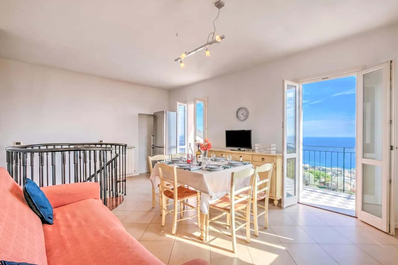 Palms Villa - Terrasse mit Meerblick und Parkplätze