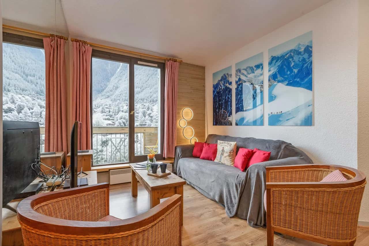 Cham Sud Balme407 Walk to Lifts & Centre