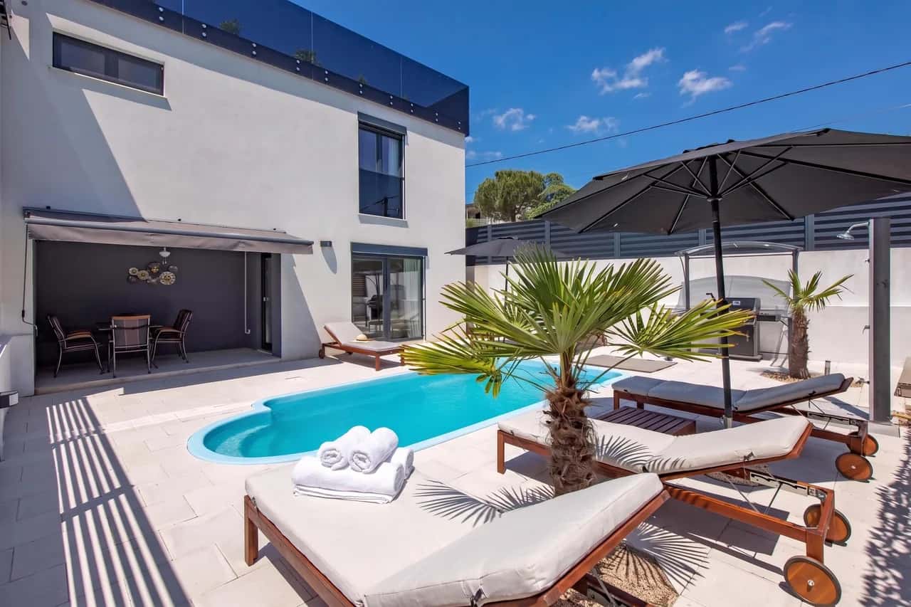 Maison de Vacances Moderne Jadranka Avec Piscine