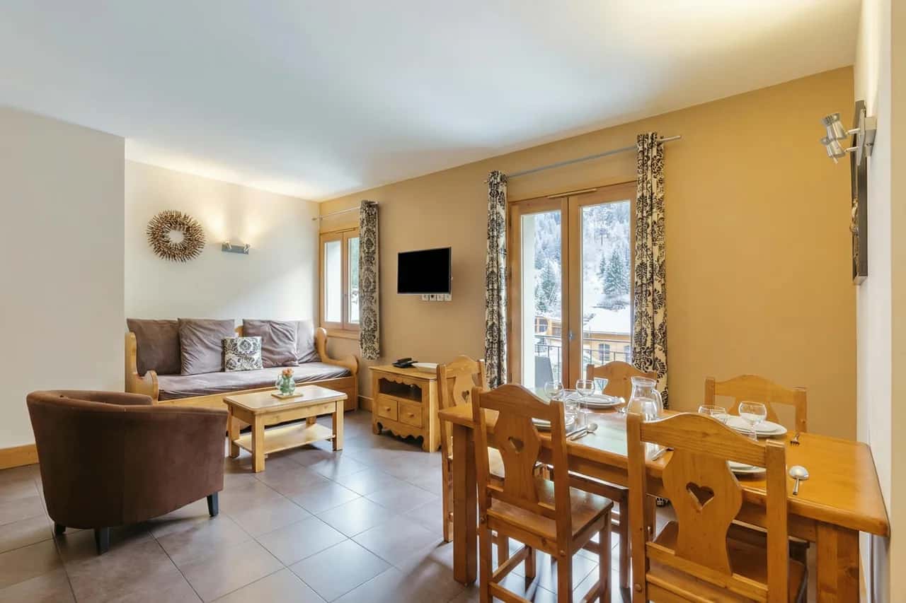 V Buet 42: Neben dem Skilift; Pool, Sauna & Fitnessraum