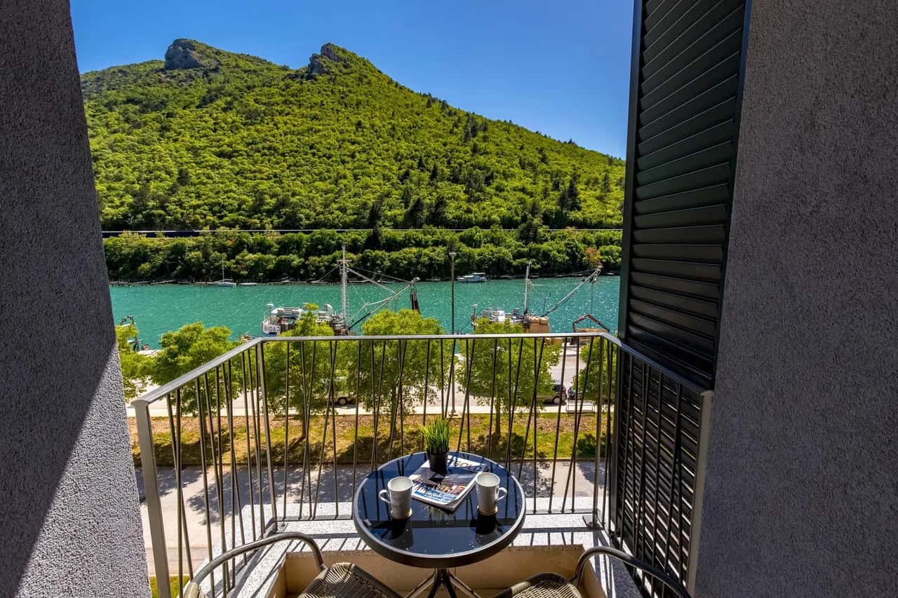 Sea-View Balcony Apt La Health