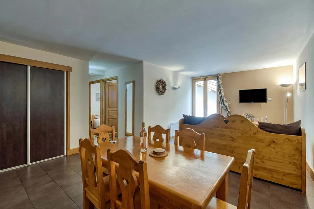 V Loriaz 32: Neben Skilift; Pool, Sauna & Fitnessraum
