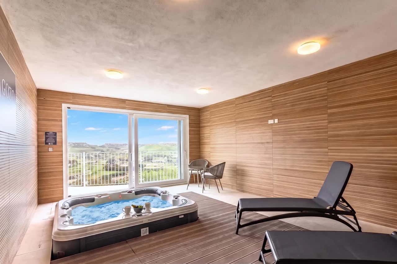 Magnifica Gozitan Villa Pool And Jacuzzi