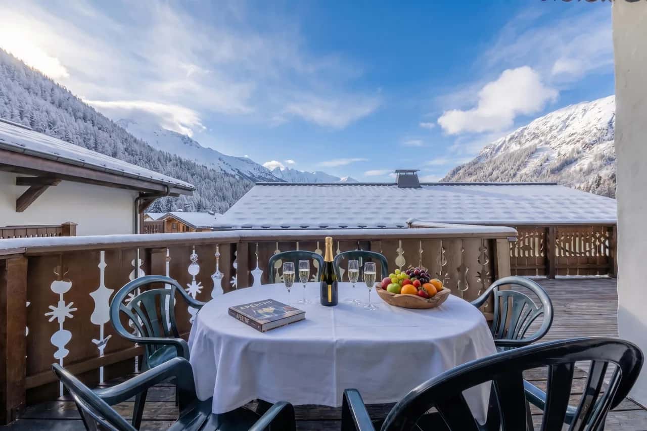 3BR Balcony & Parking near Argentière