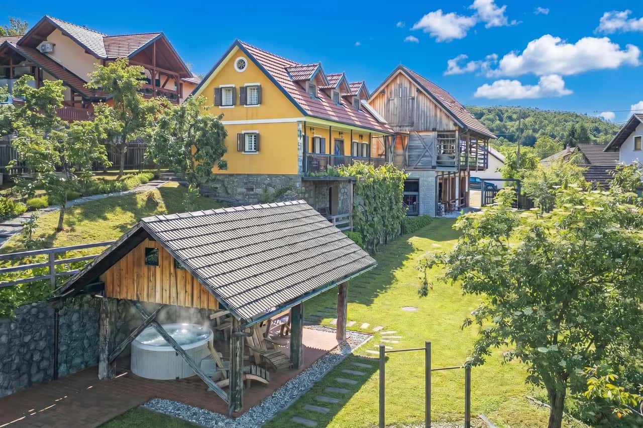 Traditional House Kal Garden & Jacuzzi
