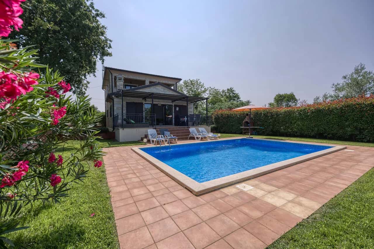 Villa Kristina mit Pool