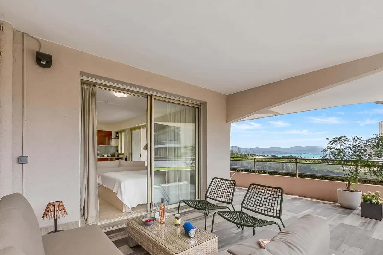 Studio Near Beach, Sea View & Garage