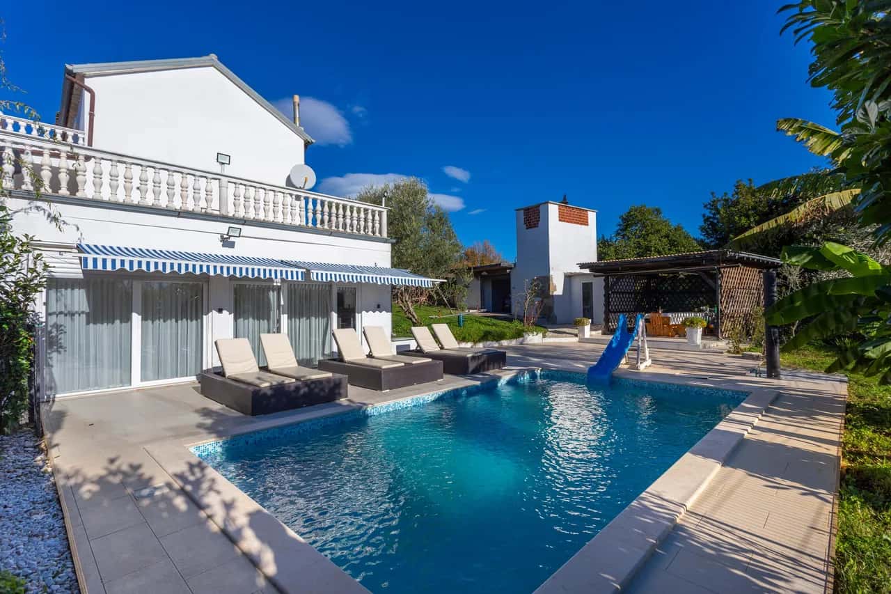 Ferienhaus Cadjo mit privatem Pool