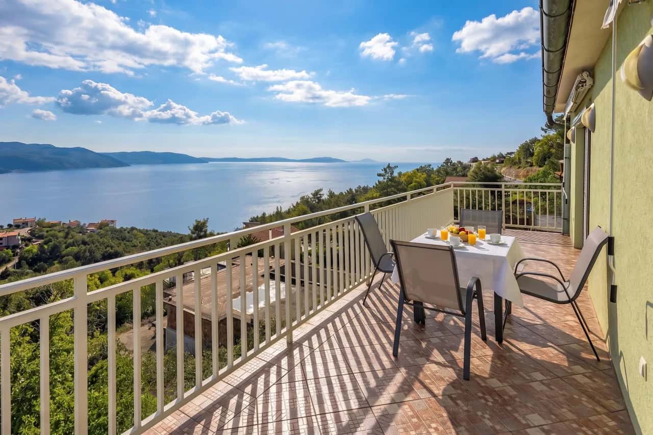 Magda 1 Apt with Panoramic Sea View