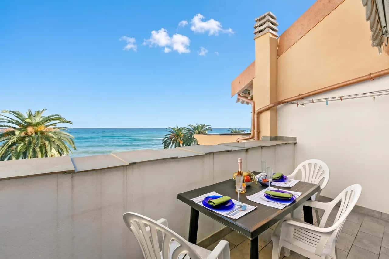 Casa Elisa - Appartement en Bord de Mer avec Balcon