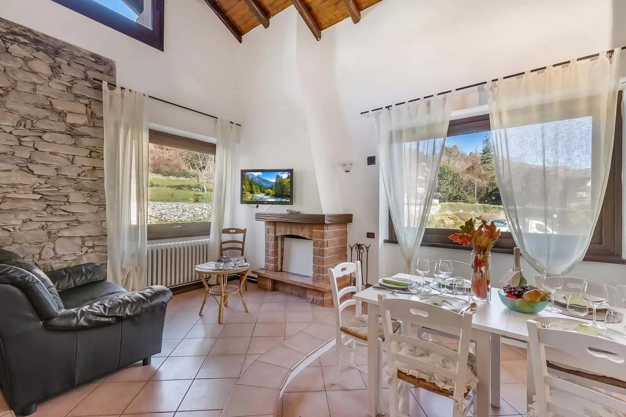 Il Borgo Del Vergante Casa Lina: Ac And Balcony