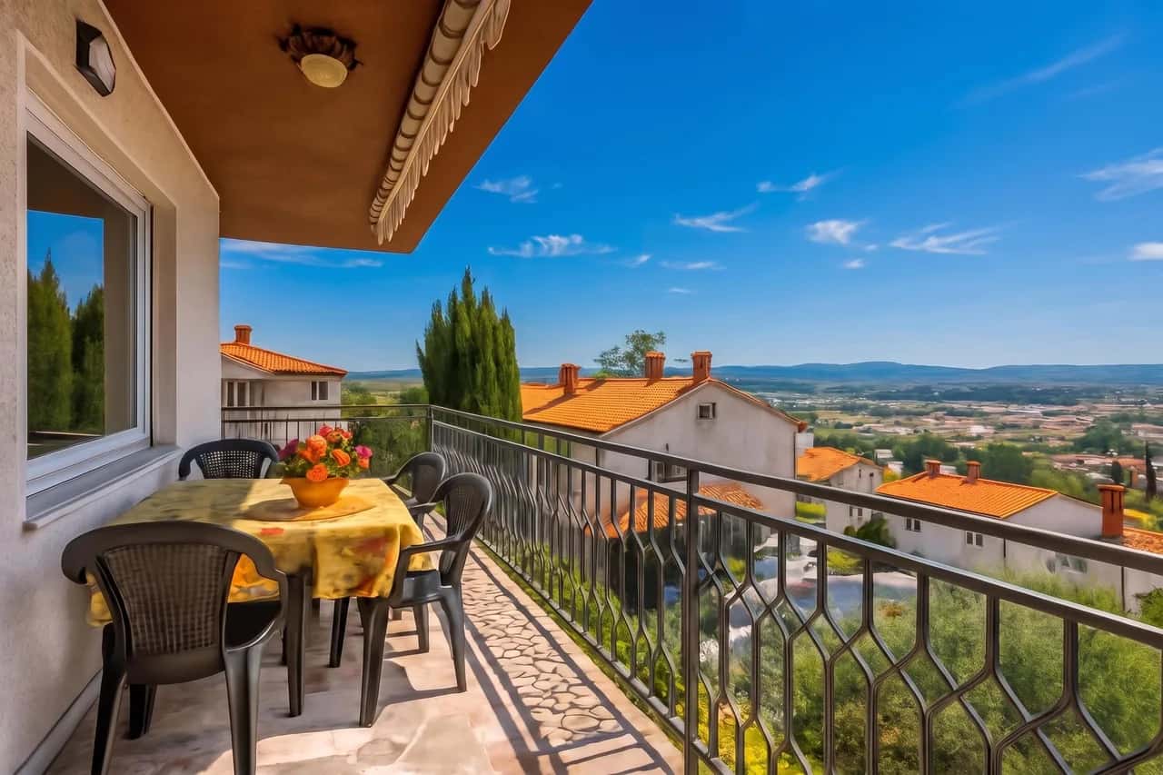 Apt Smode with Panoramic Balcony