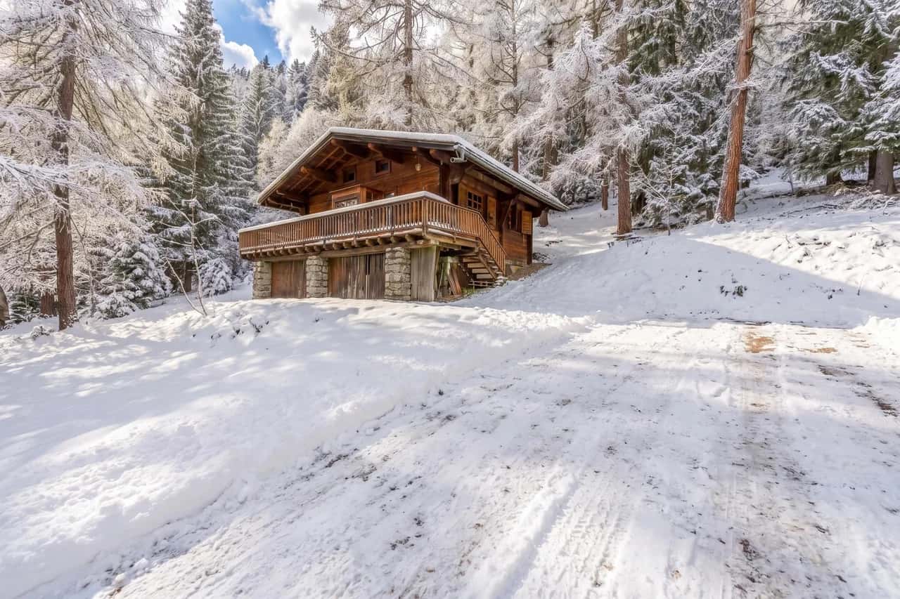 Chalet Petit Poucet 2BR Retreat in forest