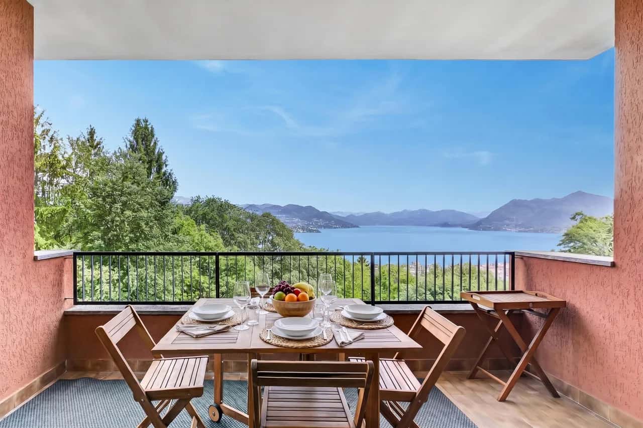 Riflessi Di Luce: Lake Maggiore View Balcony Stresa
