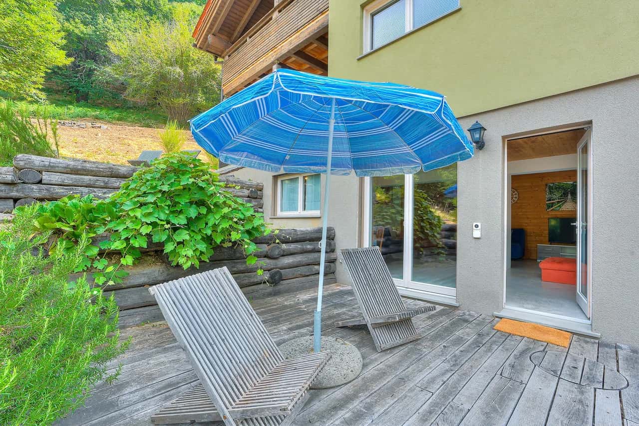 Casa Maamii Mugena mit Terrasse und Parkplatz