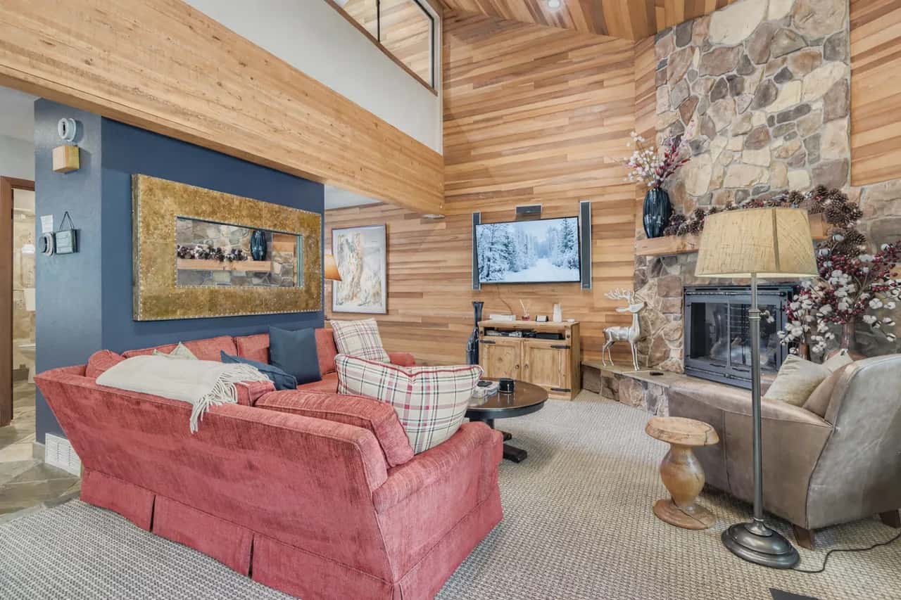 Pet Friendly Lakeside Getaway 1763 Hot Tub and Pool