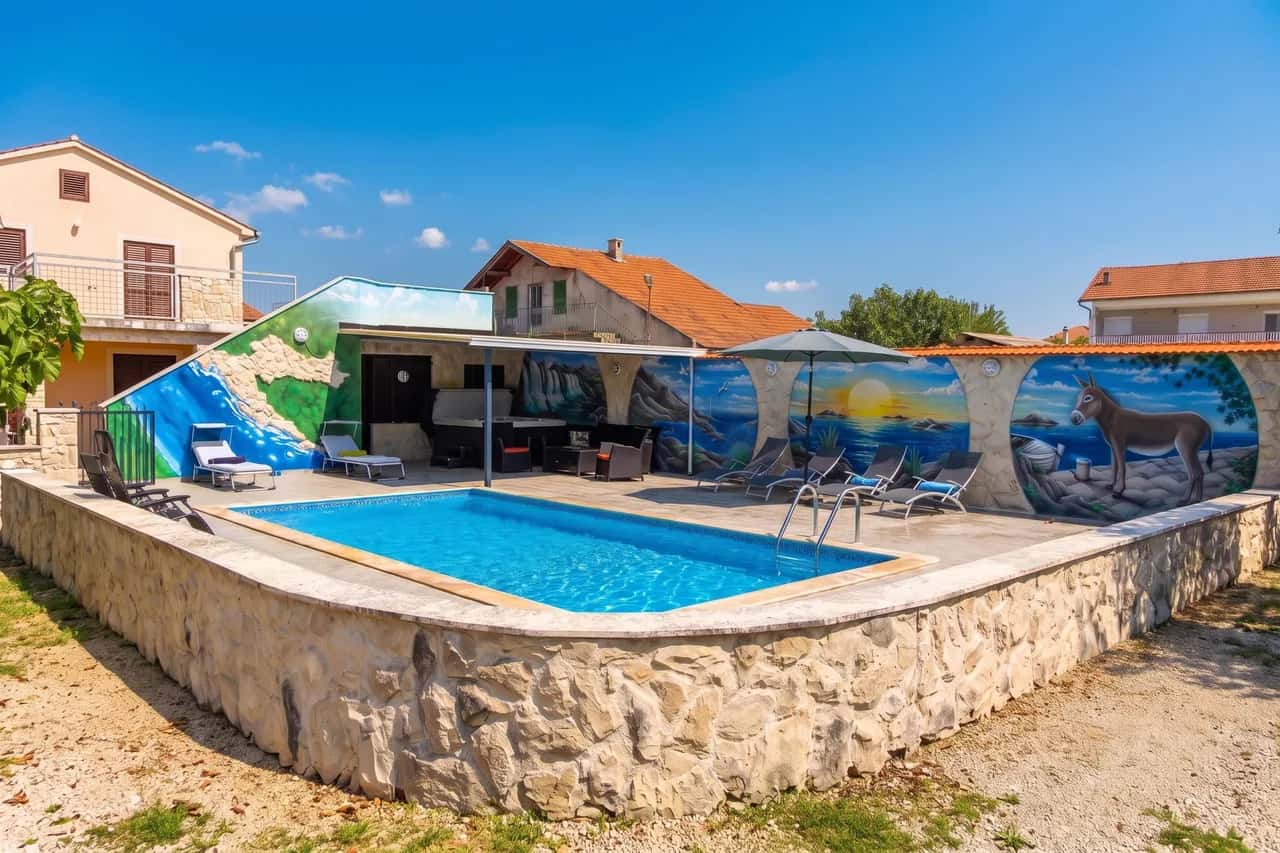 Pool & Jacuzzi Home NadaLina