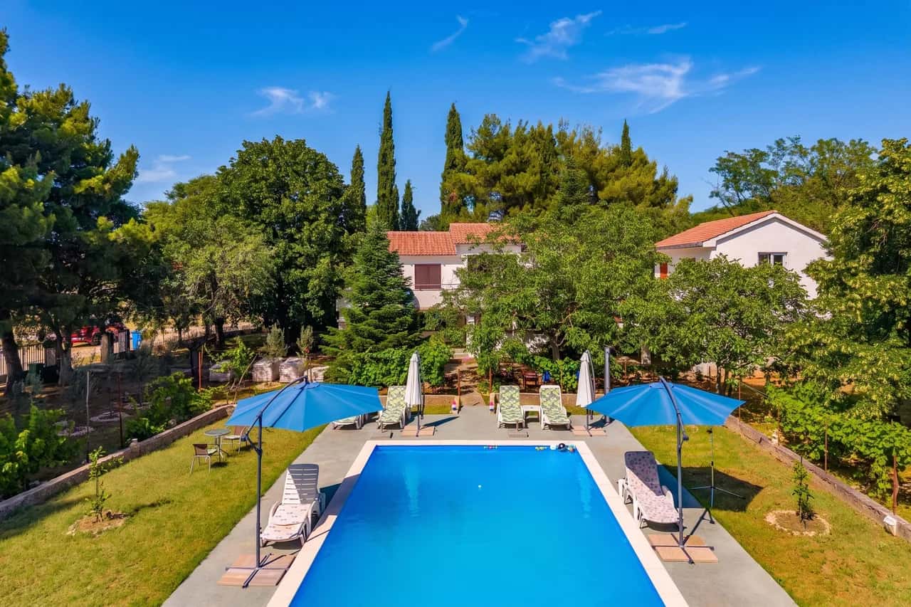 Pool & Gartenhaus Jaga